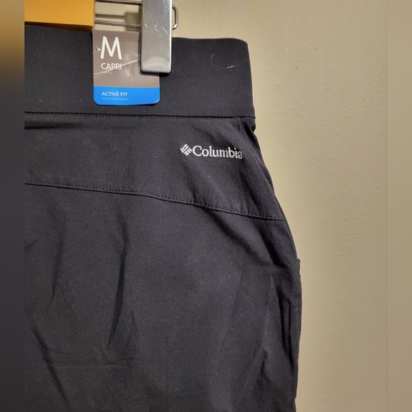 NEW- Columbia Black Sportswear Capris, Size Medium (30) - Picture 3 of 7